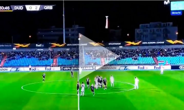 Piłkarze próbują strącić drona piłką... xD [VIDEO]
